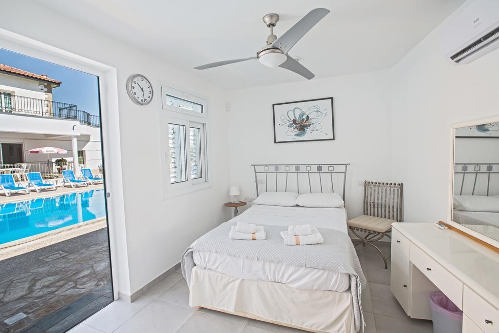 Papas Family Villa Paralimni Exterior photo