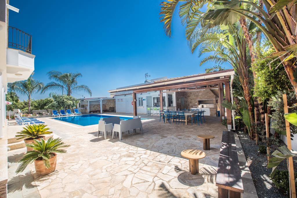 Papas Family Villa Paralimni Exterior photo