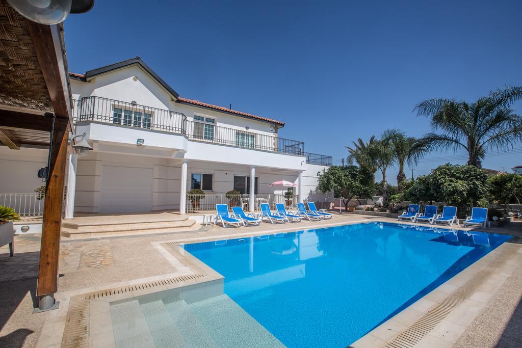 Papas Family Villa Paralimni Exterior photo